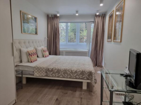 City Inn Riga Apartment, new renovated in Quiet center with balcony with parking Riga